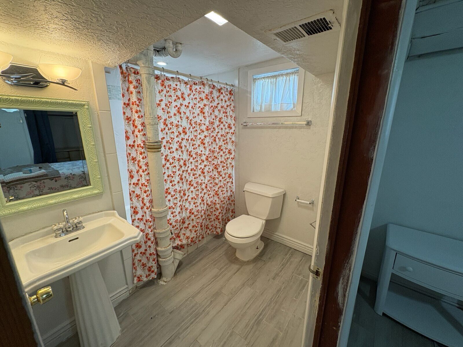 Handdukar, tvål och toalettpapper