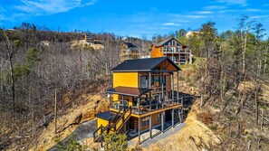 Exterior - Hill•of•a•View: Breathtaking Mountain Views & New Retreat (Sevierville)