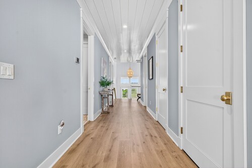 9-bedroom Oasis, Beach Front, Heated Pool & Spa with Elevator