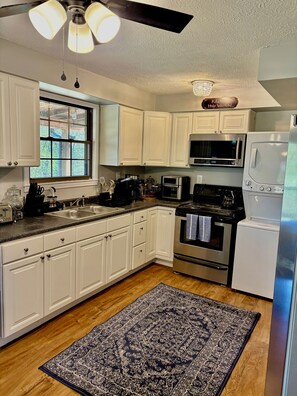 Micro-ondes, four, plaque de cuisson