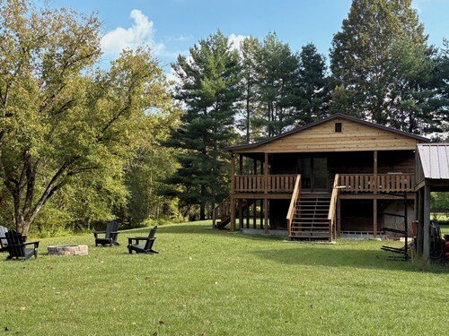 Charming 2-Bedroom Cabin Nestled on Craig Creek in Eagle Rock, Virginia