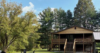 Charming 2-Bedroom Cabin Nestled on Craig Creek in Eagle Rock, Virginia