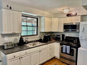 Micro-ondes, four, plaque de cuisson