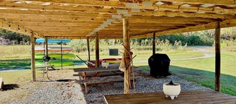 Charming 2-Bedroom Cabin Nestled on Craig Creek in Eagle Rock