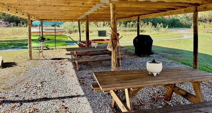 Charming 2-Bedroom Cabin Nestled on Craig Creek in Eagle Rock