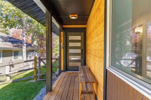 Terrace/patio - The Timberline House | Modern Mountain Comfort | Walk to Town & Near Lifts (Ketchum)