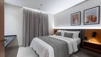 Luxury Double Room, Pets allowed | In-room dining