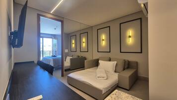 Quarto casal superluxo, aceita animais de estimação | Roupas de cama premium, escrivaninha, Wi-Fi de cortesia, roupa de cama