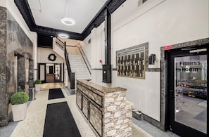 Lobby - Downtown Playhouse Loft w Gym, Sauna, Parking & WiFi (Cleveland)