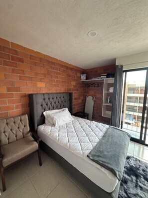 2 多间卧室、熨斗/熨衣板、WiFi、床单