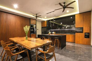 Ketel listrik dan pemanggang roti