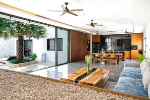 Smart TV 55-inci dengan saluran TV digital