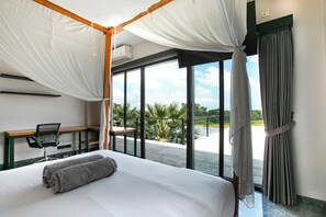 Vila Mewah, pemandangan kolam renang | Seprai premium, bantalan ekstra lembut, minibar, dan meja kerja