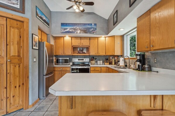 Refrigerador, microondas, horno y parrilla de estufa