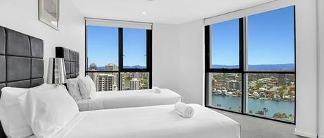 3 bedrooms, desk, iron/ironing board, WiFi