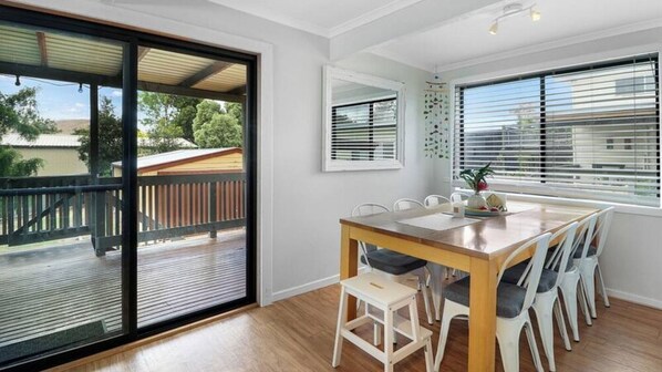 Dining - Lakeview Retreat Bonnie Doon - Sleeps 12 (Bonnie Doon)