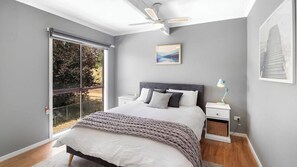 4 bedrooms, desk, iron/ironing board, travel cot