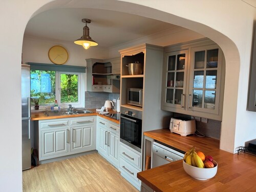 Bella Vista,Sea Views,Dog Friendly,Parking,Sleep 4