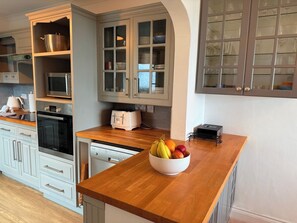 Frigorífic, microones, forn i placa de cuina 