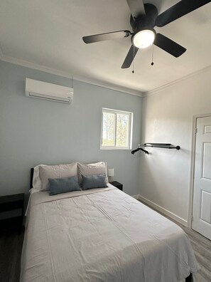2 slaapkamers, een strijkplank/strijkijzer, gratis wifi, beddengoed