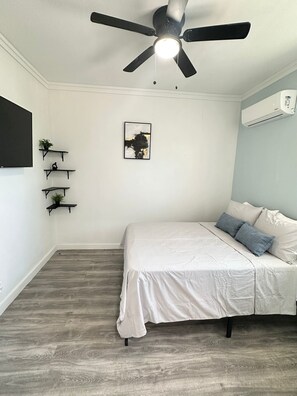 2 slaapkamers, een strijkplank/strijkijzer, gratis wifi, beddengoed