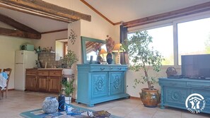 Kjøleskap, mikrobølgeovn, ovn og kaffetrakter/tekoker