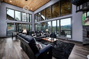 Smart-TV, peis, videospill og DVD-spiller