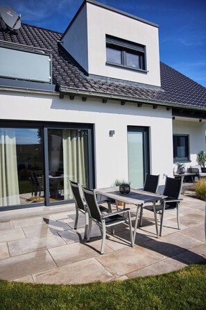 تناول الطعام بالخارج