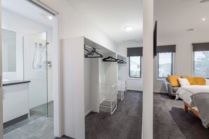 3 Schlafzimmer, Schreibtisch, Bügeleisen/Bügelbrett, kostenloses WLAN