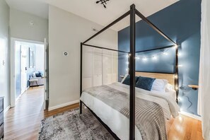 1 slaapkamer, een strijkplank/strijkijzer, wifi, beddengoed