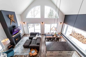 TV, fireplace