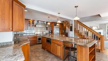 Frigorífic, microones, forn i placa de cuina