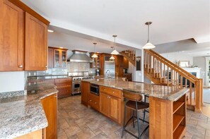 Frigorífic, microones, forn i placa de cuina 