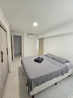 3 bedrooms, internet, bed sheets