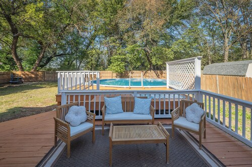 Logan Lodge Pool House~ 4 Bedrooms 3 Bathrooms