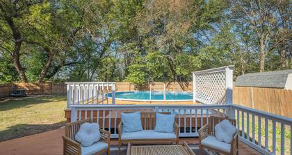 Logan Lodge Pool House~ 4 Bedrooms 3 Bathrooms