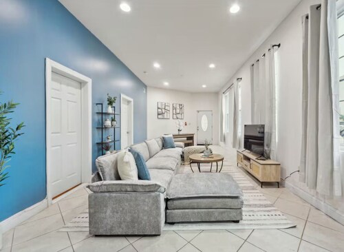 Cozy 3 bed/2 bath home in Center City Philadelphia - Walk to Convention Center