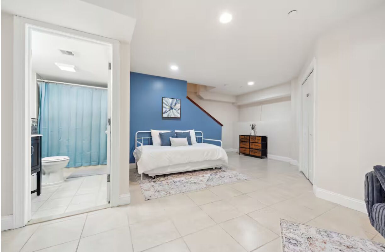 3 bedrooms, iron/ironing board, WiFi, bed sheets