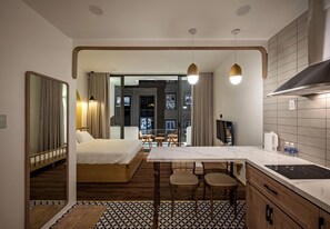 Hypo-allergenic bedding, desk, laptop workspace, blackout curtains - Luxury Hotel Apartment HMaison (Ho Chi Minh)