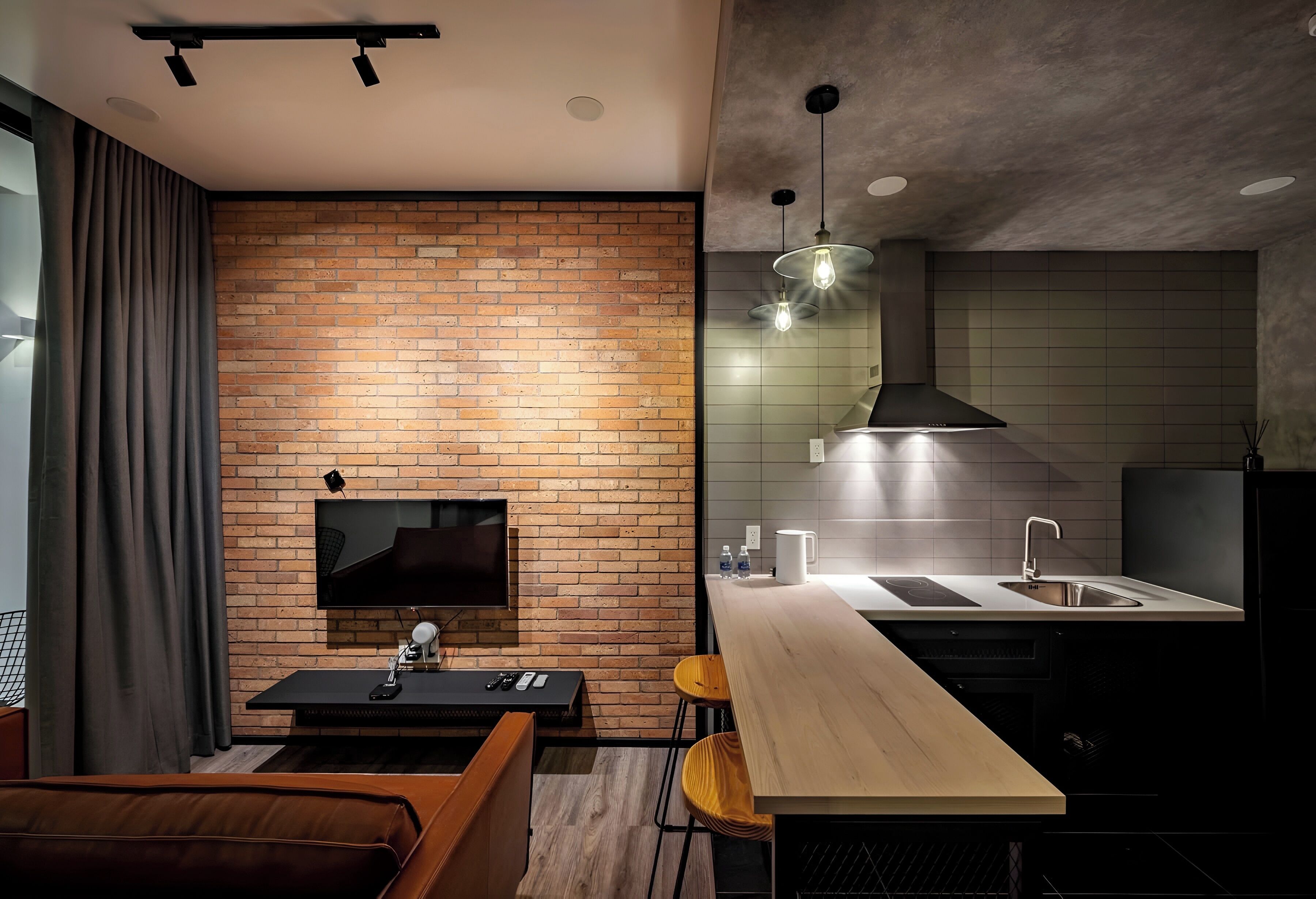 Deluxe-Apartment, 1 Schlafzimmer, Balkon, Stadtblick | Schreibtisch, laptopgeeigneter Arbeitsplatz, Verdunkelungsvorhänge