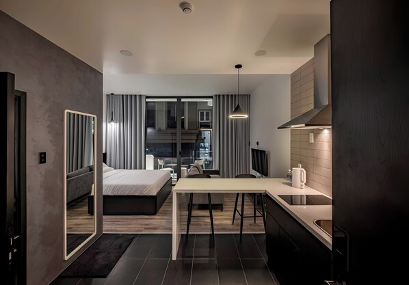 Hypo-allergenic bedding, desk, laptop workspace, blackout curtains - Luxury Hotel Apartment HMaison (Ho Chi Minh)