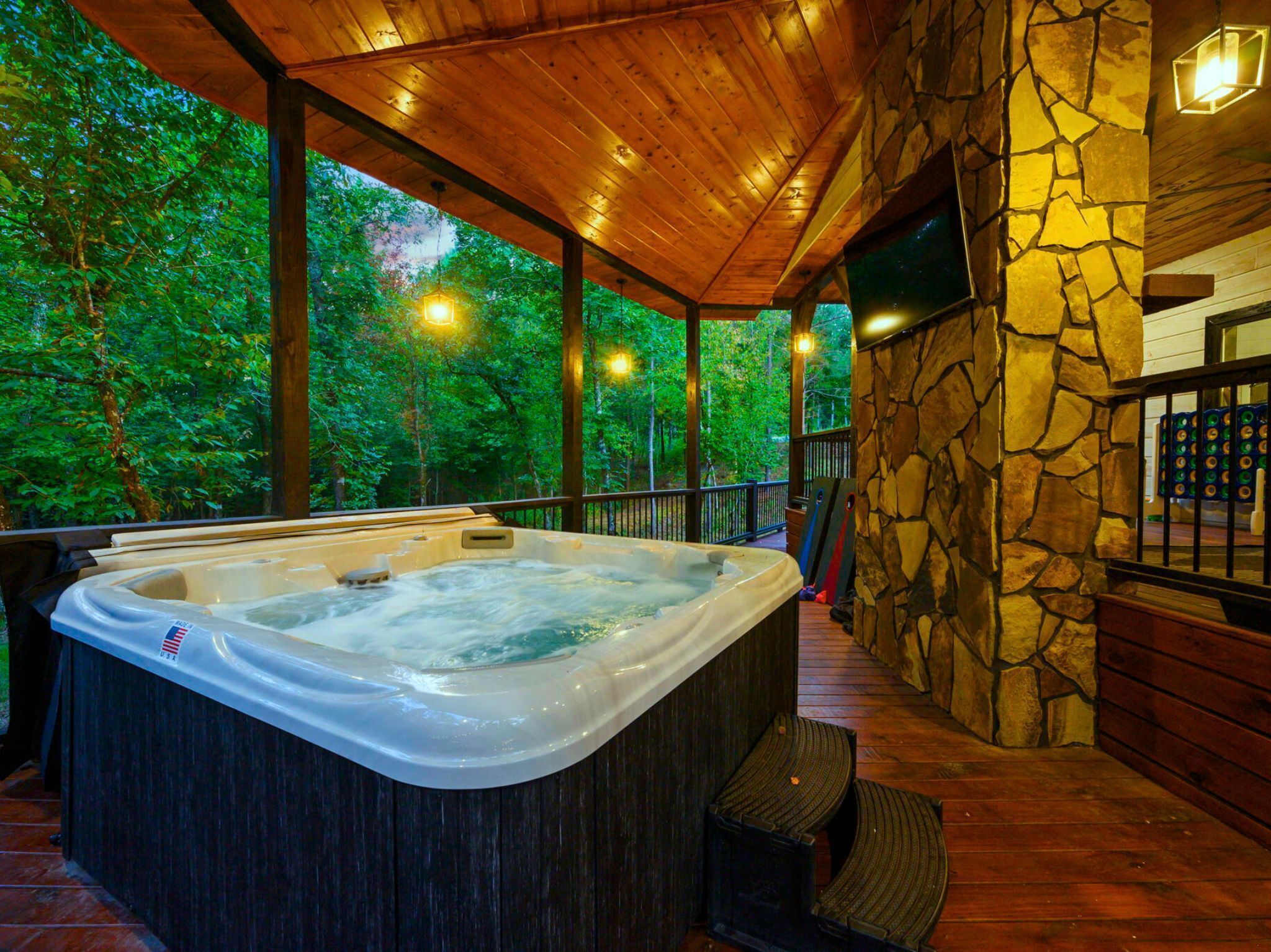 Indoor spa tub