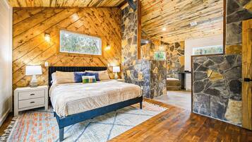 2 makuuhuonetta, silitysrauta/-lauta, ilmainen Wi-Fi, vuodevaatteet