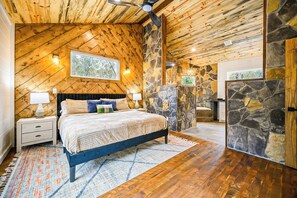 2 makuuhuonetta, silitysrauta/-lauta, ilmainen Wi-Fi, vuodevaatteet