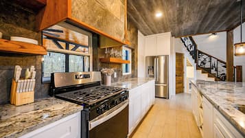 Frigorífic, microones, forn i placa de cuina