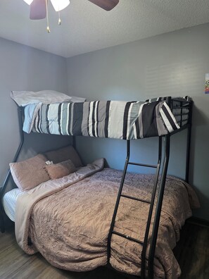 2 Schlafzimmer, Bügeleisen/Bügelbrett, WLAN, Bettwäsche