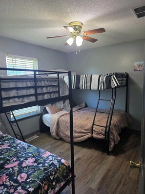 2 bedrooms, iron/ironing board, WiFi, bed sheets