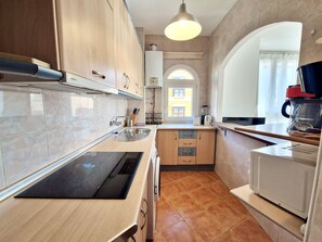 Fridge, microwave, toaster, cookware/dishes/utensils
