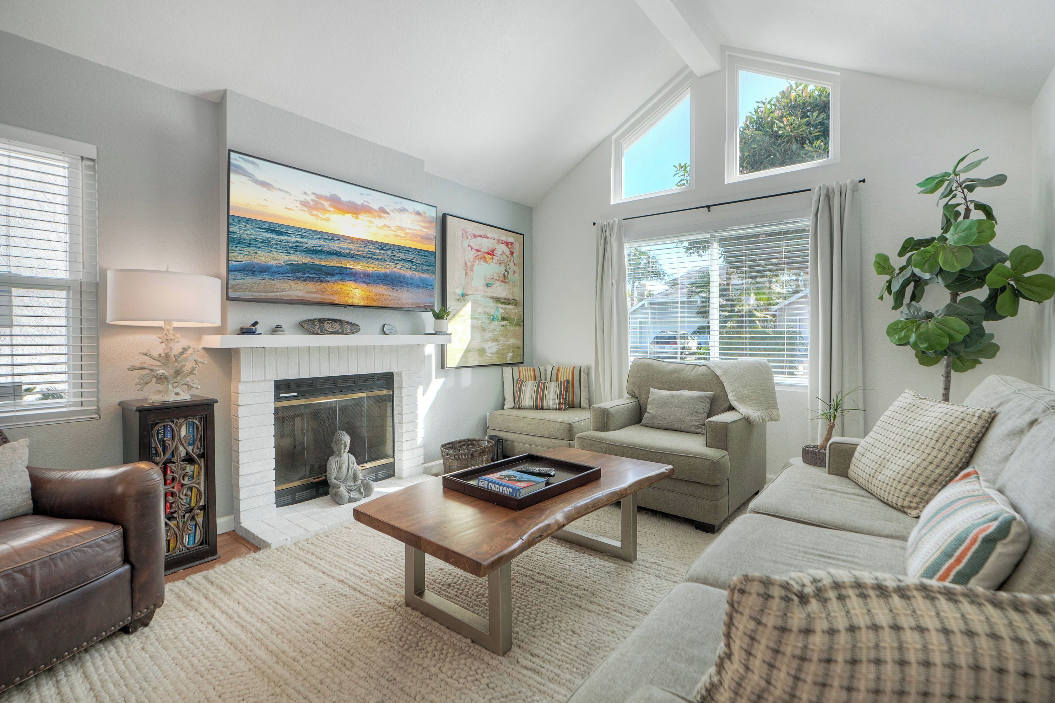 Una Smart TV, una chimenea