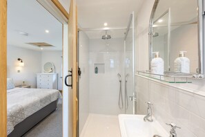 Douche, séchoir à cheveux